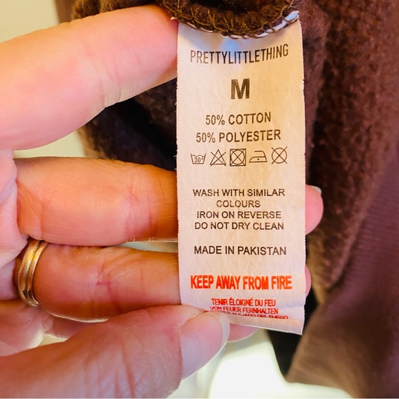 ⭐️ PRETTY LITTLE THING Established 2012 Maroon Crew Neck Sweatshirt - Picture 5 of 5